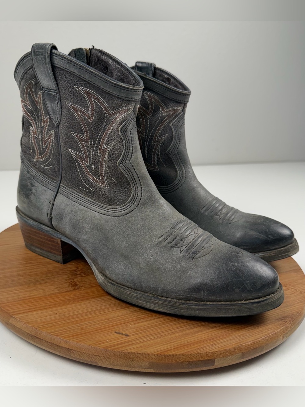 Ariat Unbridled Women’s Leather Ankle Western Boots